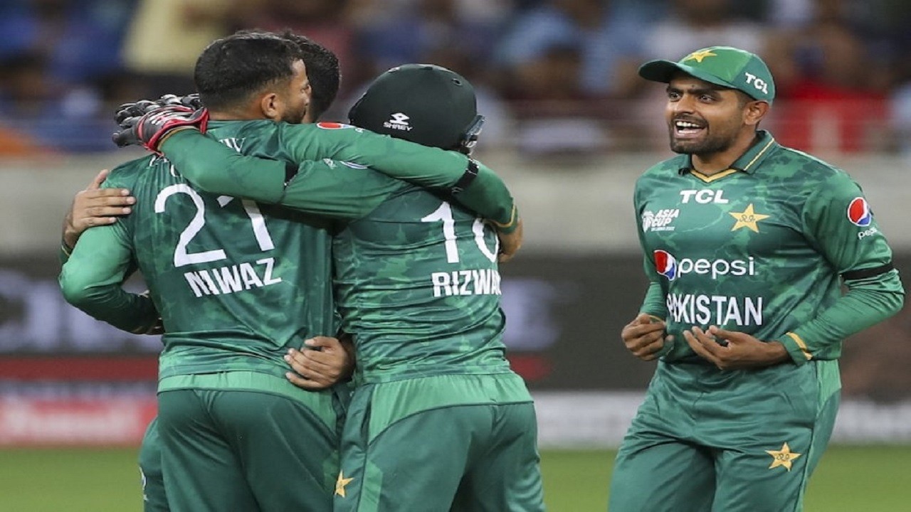 पाकिस्तान क्रिकेट में आया भूचाल ! 'कप्तान' का 'काला सच' आया बाहर ? : बाबर पर टीम के चयन में लगाया 'धांधली' का आरोप !